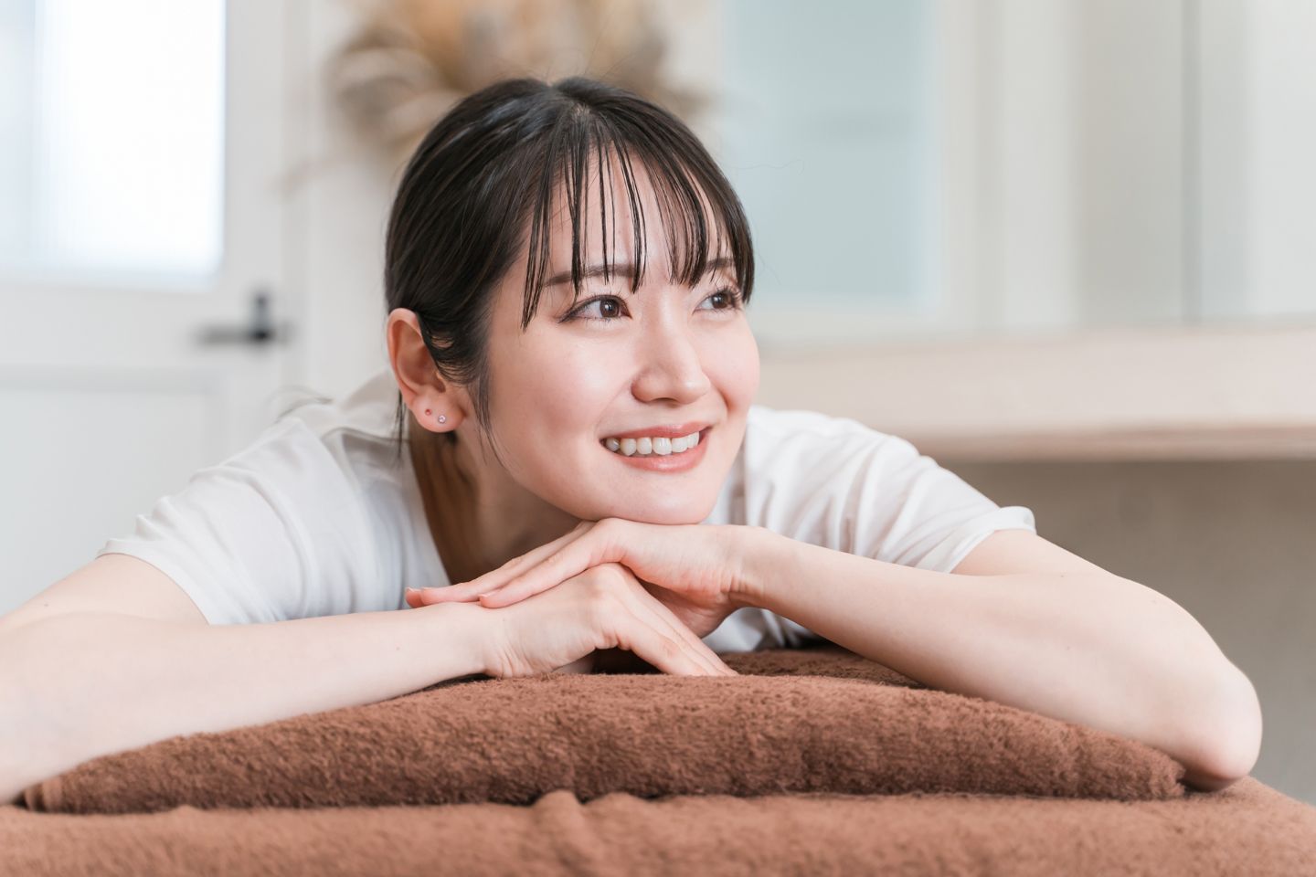 女性イメージ|つらいPMSを和らげるには?できるケアと鍼灸治療 【JAWH認定レディース予防医学指導士が解説】